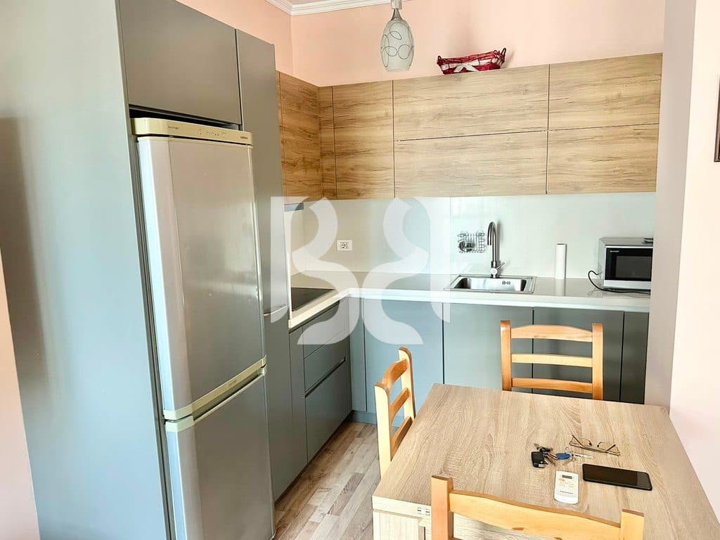APARTAMENT ME QERA 2+1 ME DY BALLKONE TE KOMUNA E PARISIT** 2