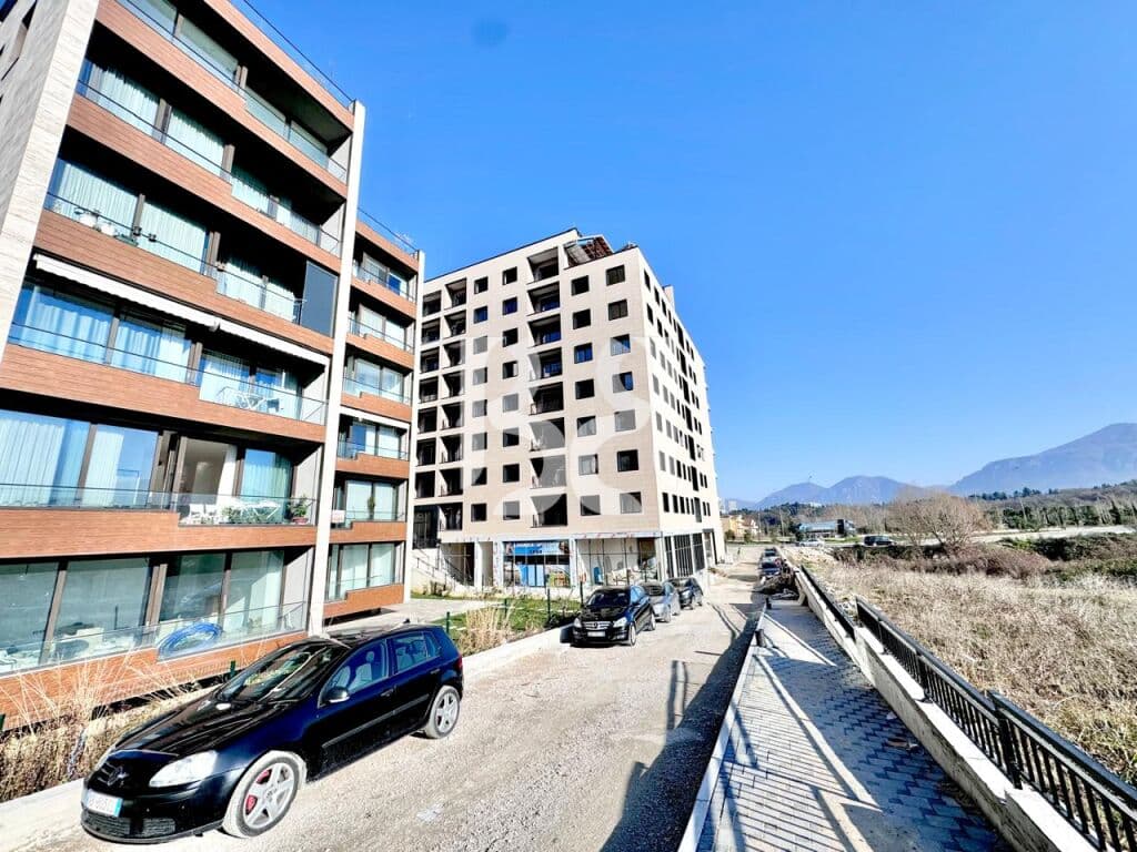 •Shitet, Apartament 3+1+2, LIQENI I THATE /PAMJE NGA LIQENI ARTIFICIAL, Tiranë. 2