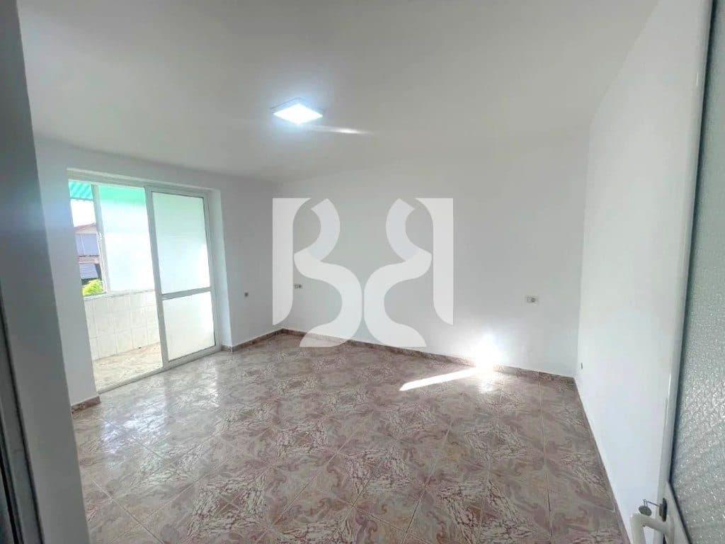 APARTAMENT 2+1+BALLKON ME QIRA PAS TIRANA BANK TEK RRUGA FERIT XHAJKO**