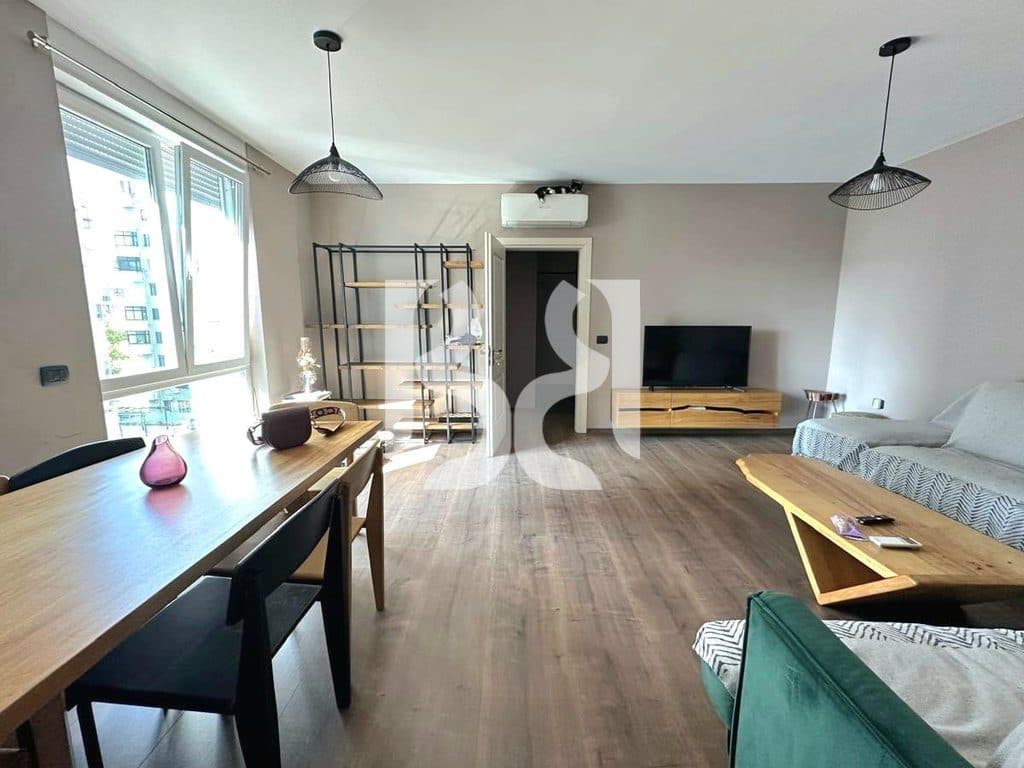 APARTAMENT ME QIRA 2+1+2 TEK ISH-EKSPOZITA, TIRANË