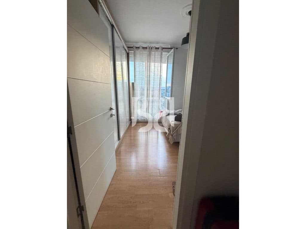 APARTAMENT ME QERA 2+1 PRANE RRUGES SE KAVAJES,TE 21* 4