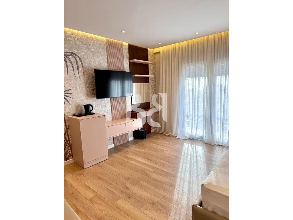 HOTEL NE SHITJE PRANE STADIUMIT, VLORE * 2