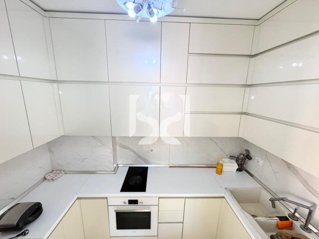 APARTAMENT NE SHITJE TE LIQENI I THATE KOMPLEKSI VENETO 2+1+2 PRANE RADISON HOTEL / BLIHET DHE ME KREDI 4