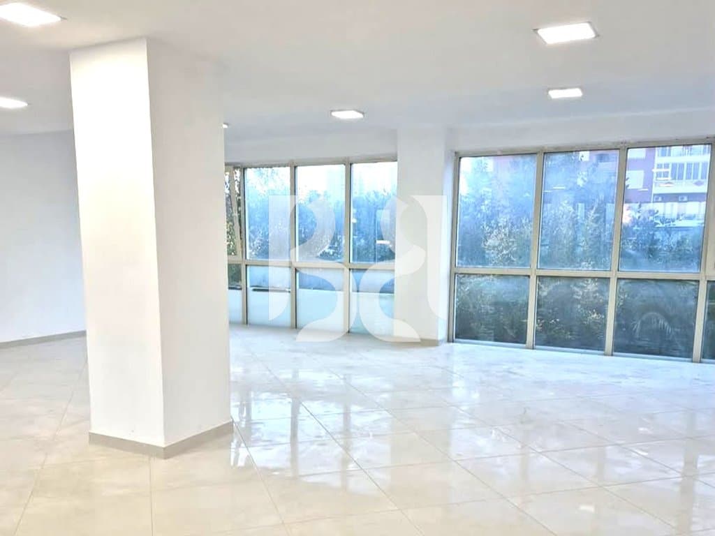 AMBIENT BIZNESI DUPLEX ME QIRA AFER BULEVARDIT TE RI 4
