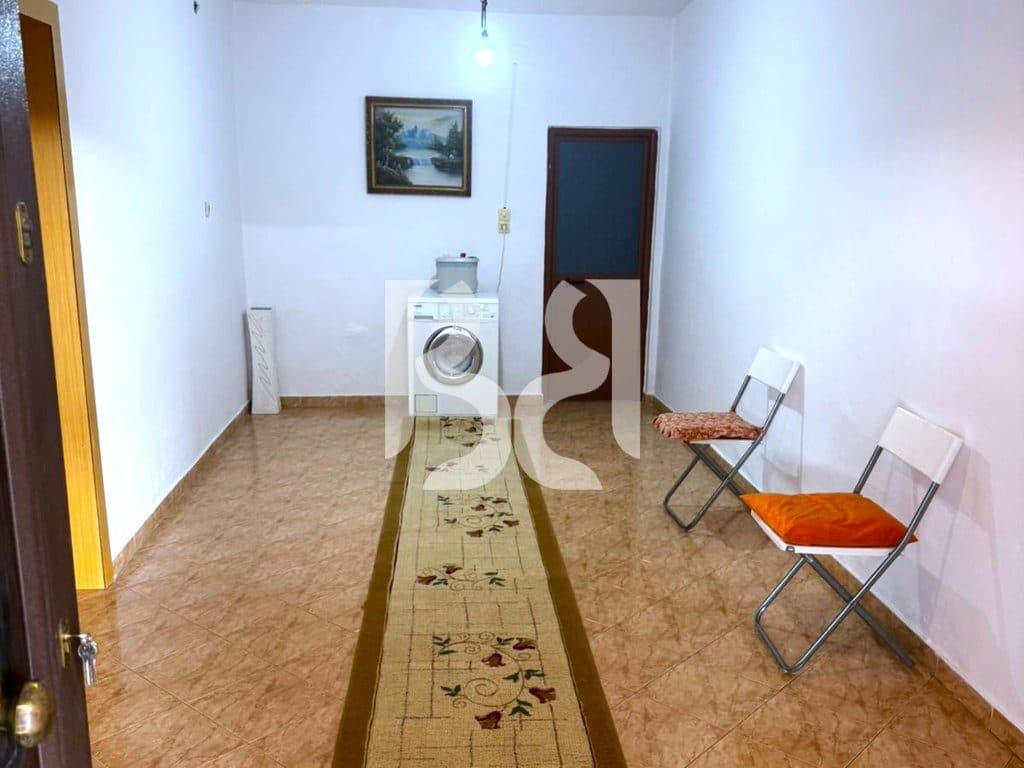 Shtëpi Private 2+1 me Qira në Rrugën 5-Maji | 1 Kat | Oborr | Parkim 3