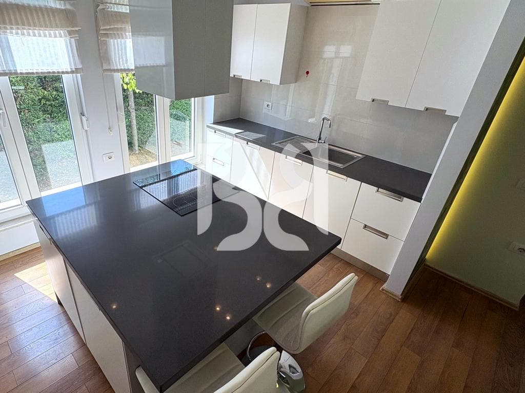 Vilë Luksoze me Qira pranë TEG – 350 m² | 3 Kate 4