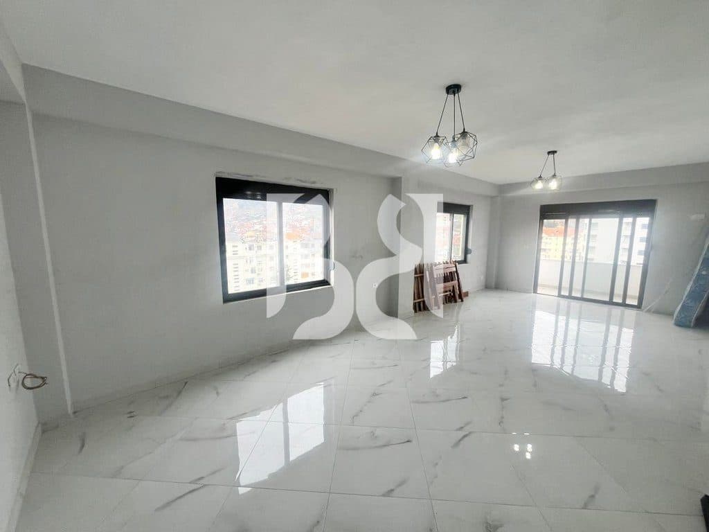 SHITET APARTAMENT 2+1+KUZHINE TE VECUAR ME PAMJE NGA LIQENI NË POGRADEC 2