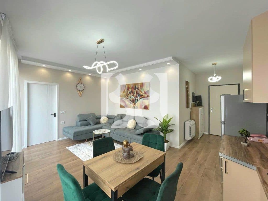 APARTAMENT ME QIRA 2+1 PRANË GJIMNAZIT "SAMI FRASHËRI", RRUGA E BARRIKADAVE 2