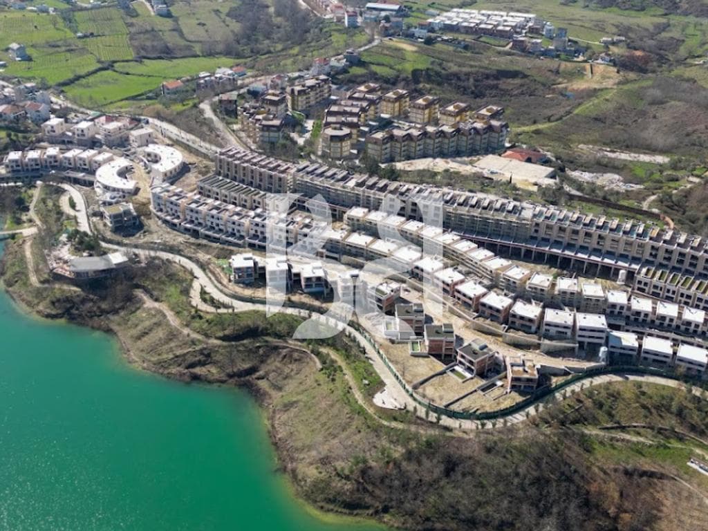 TRIPLEX LUKSOZE ME VERANDË PANORAMIKE – JETESË ELITARE NË PRIVATËSI TOTALE 2