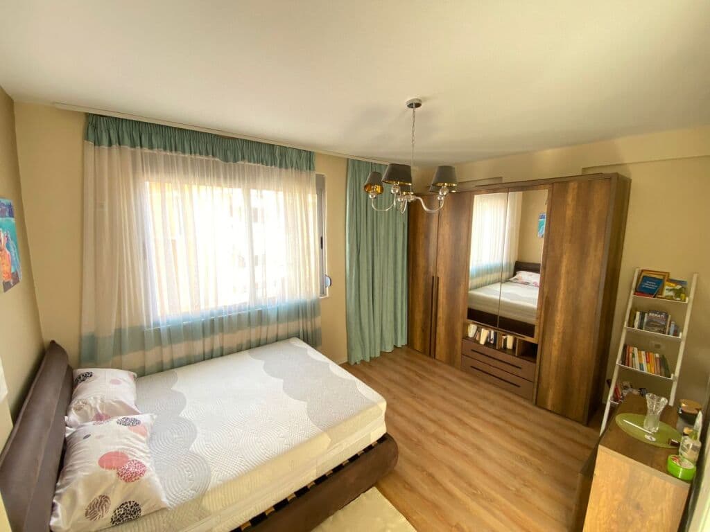 Jepet me Qira Apartament 2+1+2 te Liqeni i Thate 2