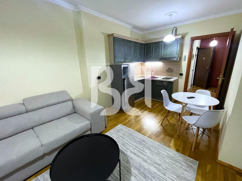 Apartament 1+1 me Qira pranë Drejtorisë së Policisë – Rruga Myslym Shyri | 55 m² | Kati 4 | 70,000 Lekë 3