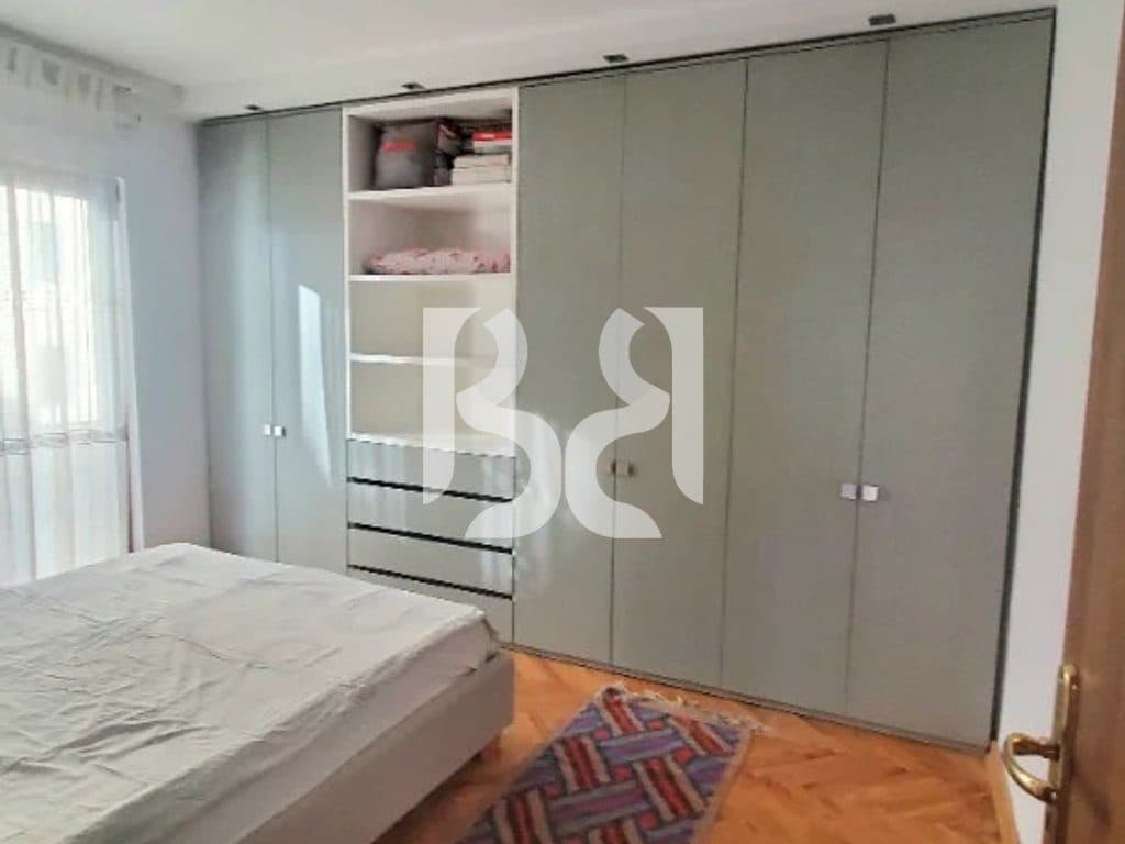 APARTAMENT ME QERA 1+1 TE RRUGA MYSLYM SHYRI* 2