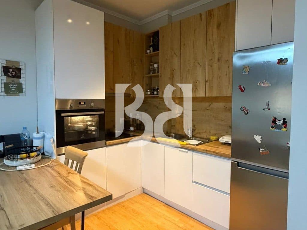 APARTAMENT ME QERA 2+1 PRANE RRUGES SE KAVAJES,TE 21*