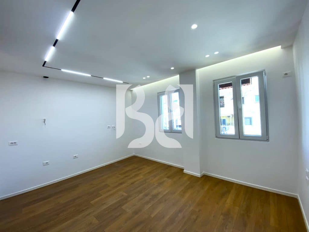 Shitet Garsoniere e Restauruar te Mozaiku, Tiranë – 28 m² | 98,000 € *