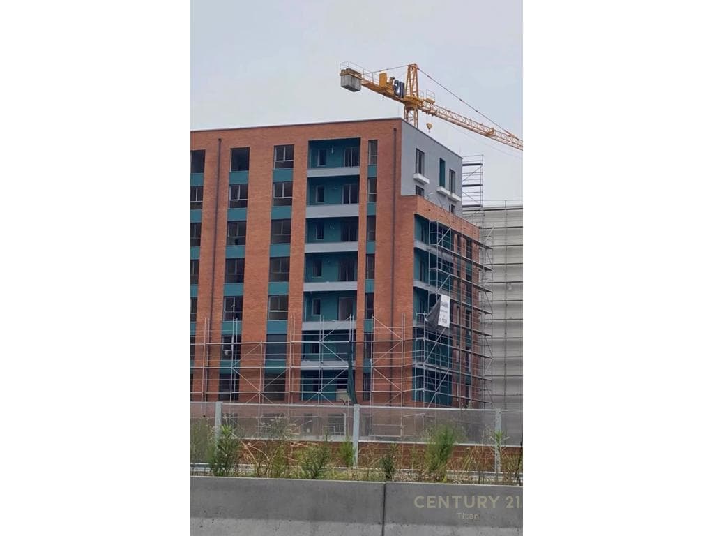 Apartament 2+1 ne rruge kryesore afer shkolles Lidhja Prizrenit Paskuqan. 4