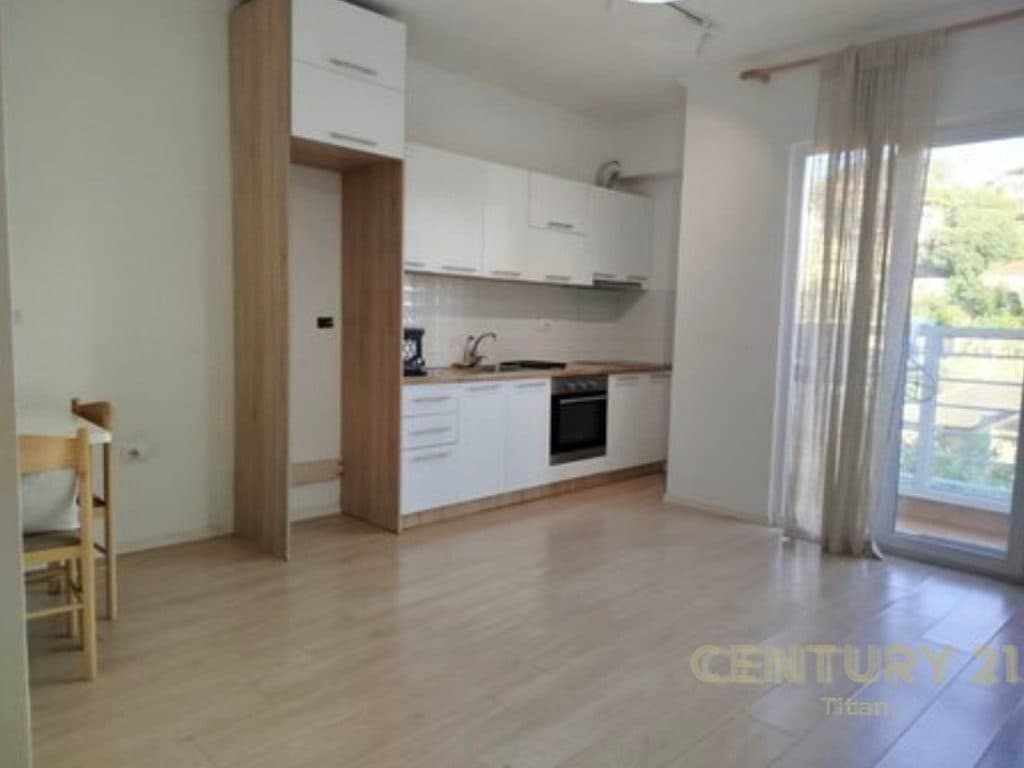 Jepet me qira Apartament 1+1 ne Kombinat 1