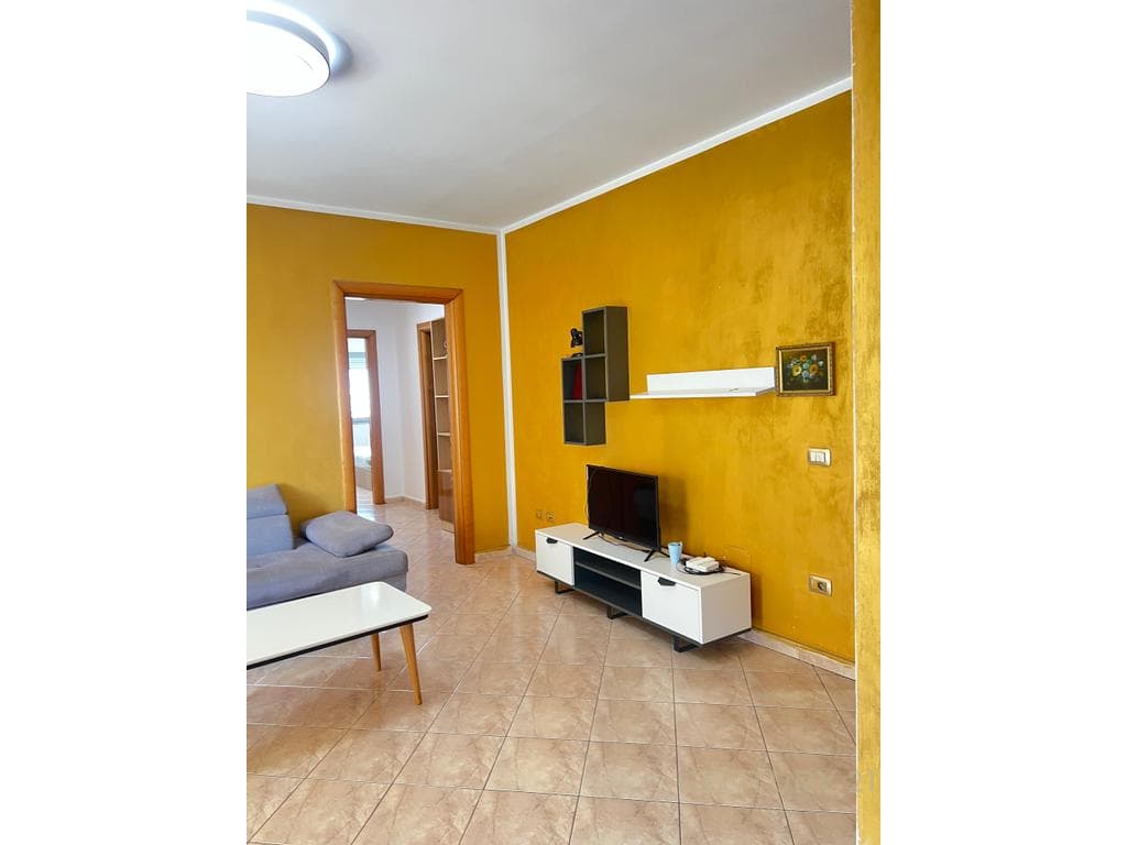 Apartament 3+1+2 tualete me qira te Zogu i Zi. 4