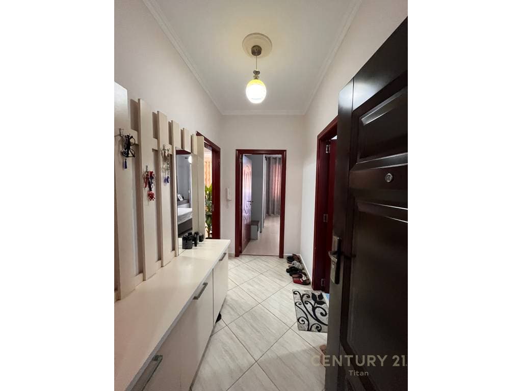 Shitet apartament modern 2+1+2 prane Bar Artistit, Astir! 2