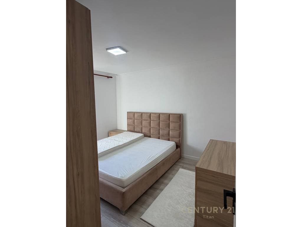 Apartament 1+1 me qera ne kryqezim te 21 Dhjetori❗️ 2