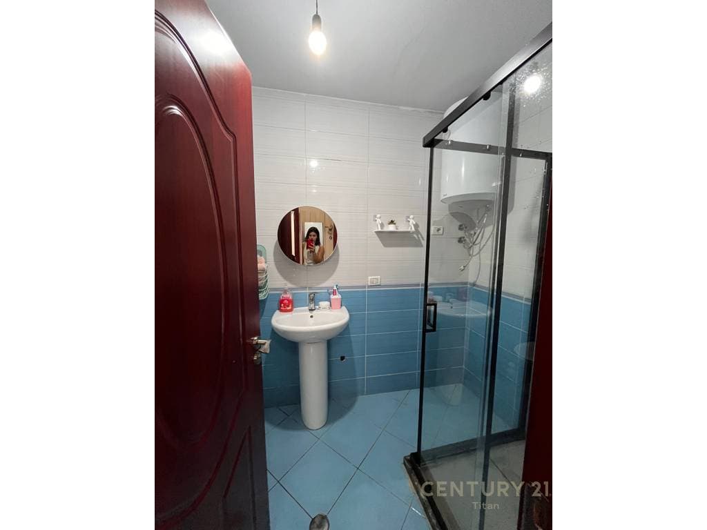 Shitet apartament modern 2+1+2 prane Bar Artistit, Astir!
