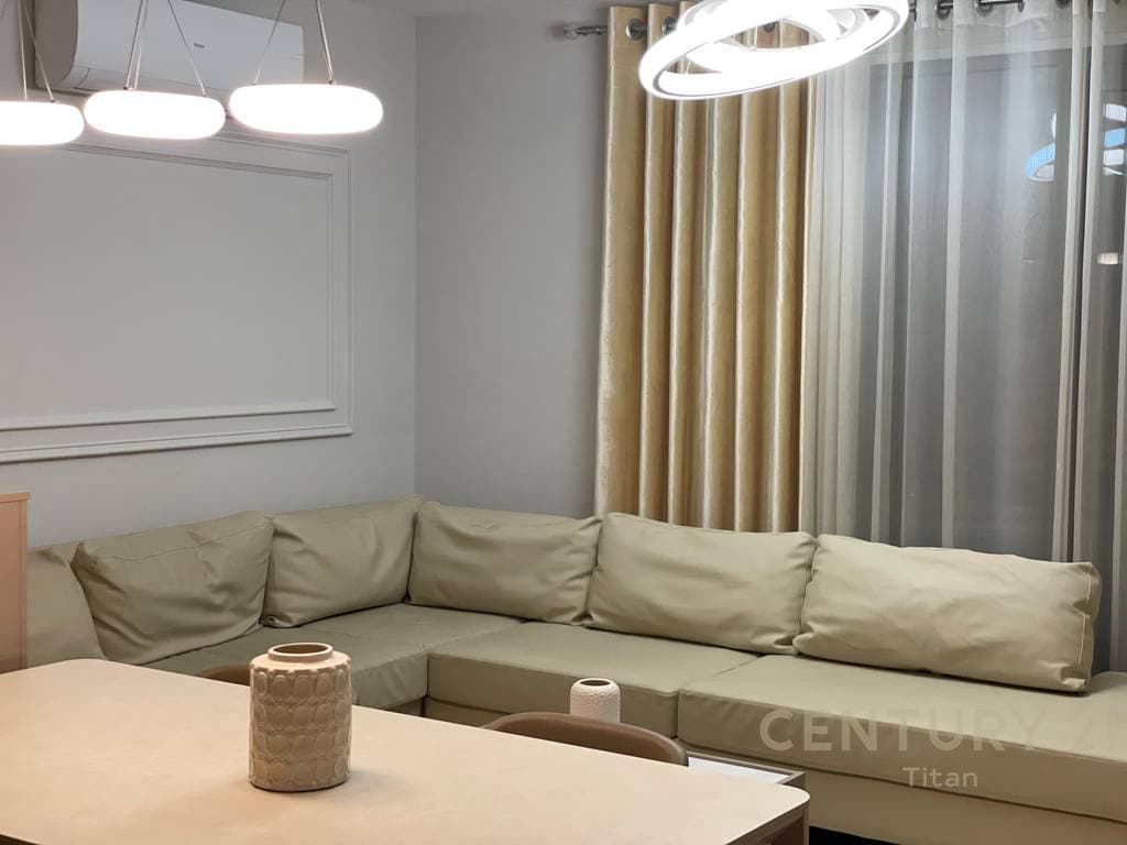 Jepet me qira apartament 3+1+2+parkim ne Fiori Di Bosko