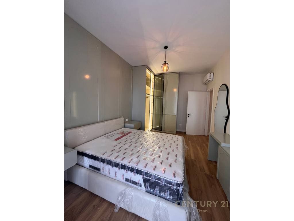 Jepet me qira apartament i ri 2+1+1 tualet+2 ballkone, ne rrugen Siri Kodra, prane Hotel Meridian 3