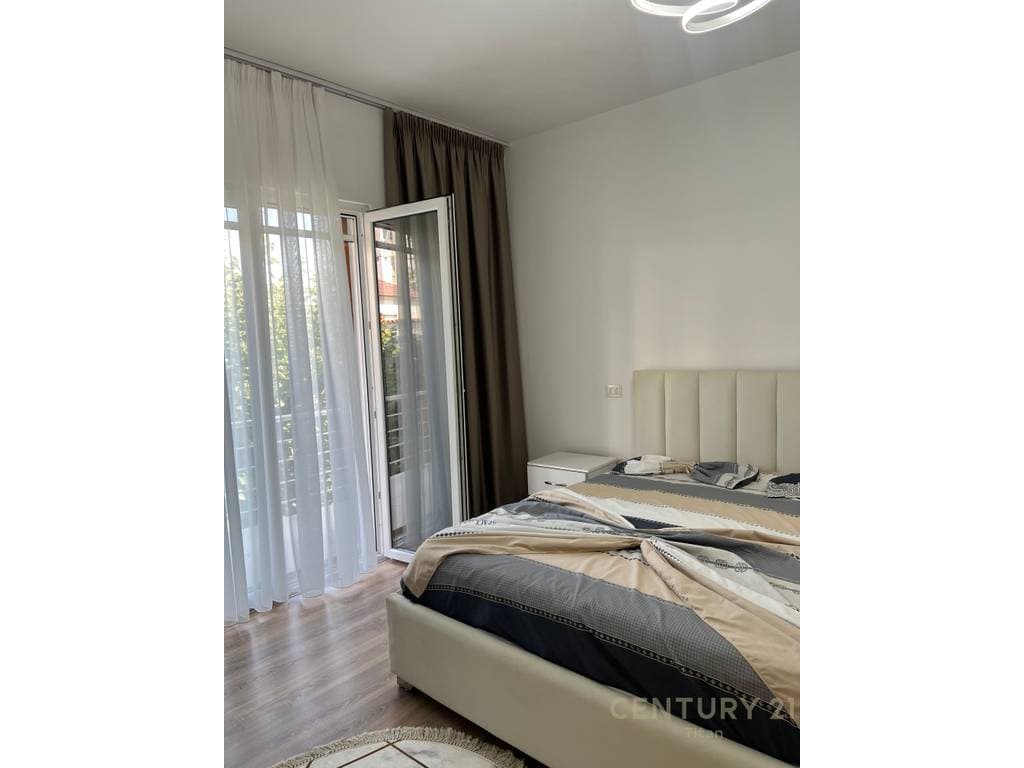 Apartament 2+1 + parkim per qira ne nje vile private ne Don Bosko. 4