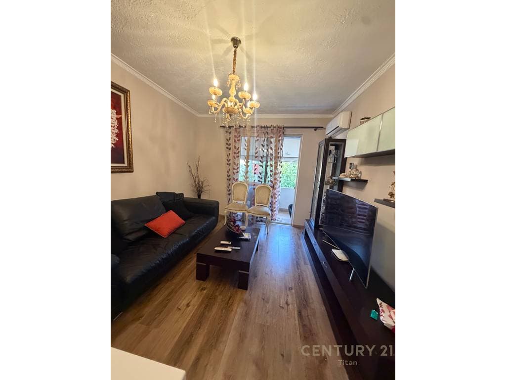 Shitet Apartament 2+1+2 ballkone te 21 Dhjetori 4