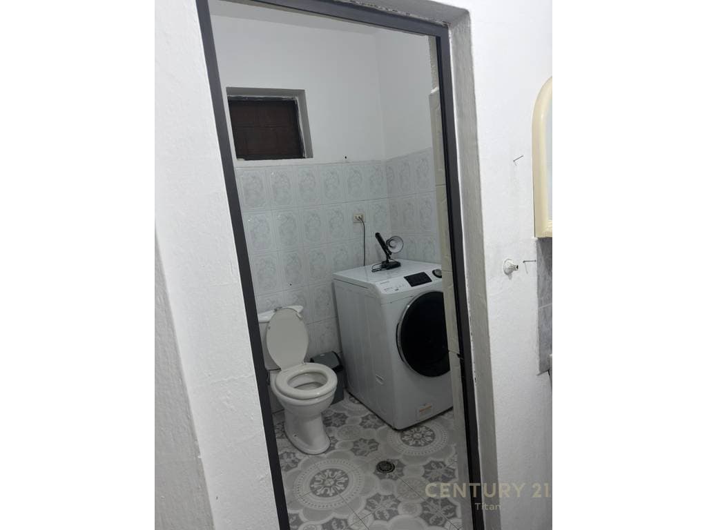 Apartament me qera 2+1+2 ne Don Bosko prane kishes kati 1 i nje vile buze rruge 4