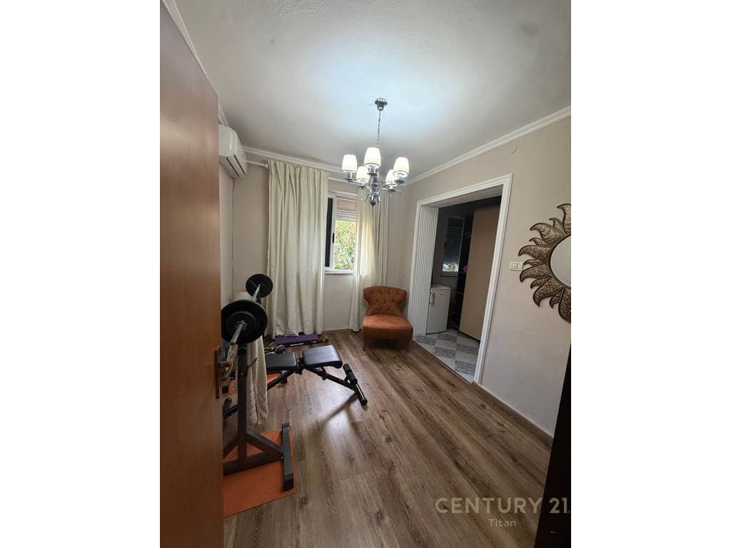 Shitet Apartament 2+1+2 ballkone te 21 Dhjetori 2