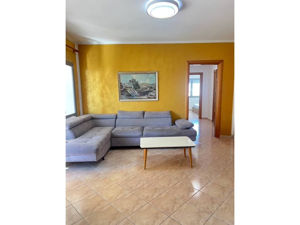 Apartament 3+1+2 tualete me qira te Zogu i Zi.