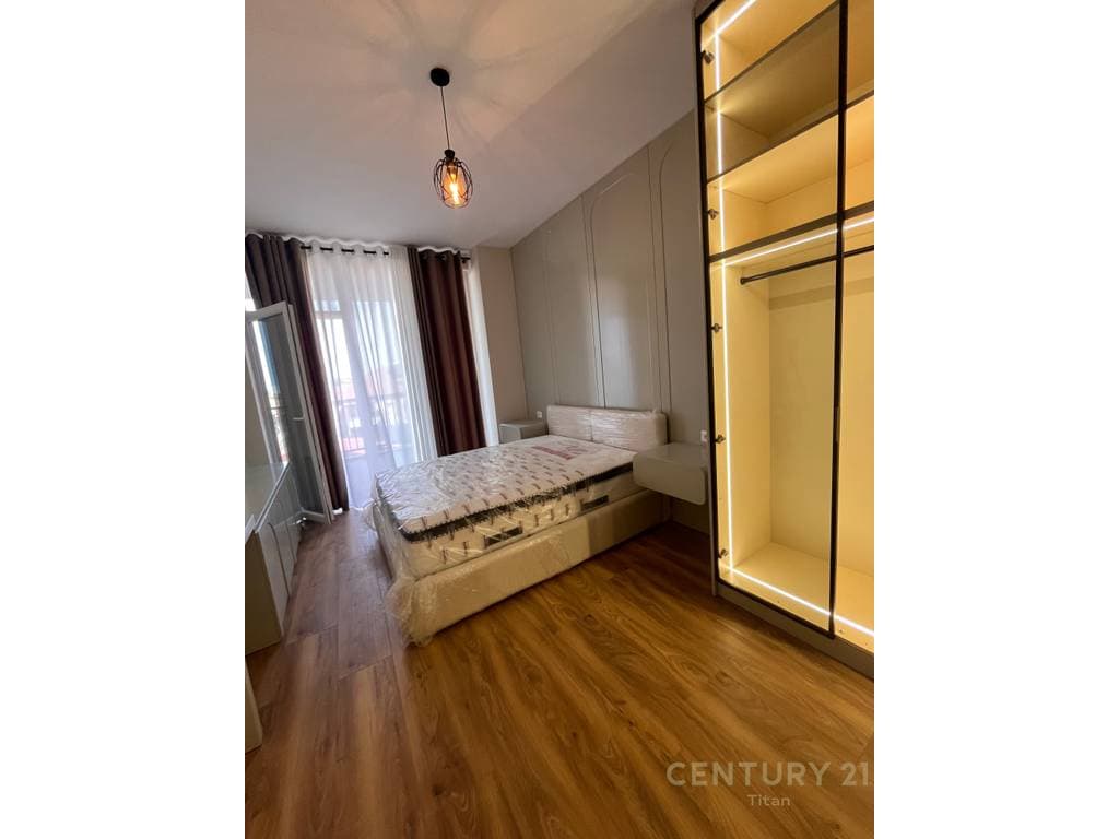 Jepet me qira apartament i ri 2+1+1 tualet+2 ballkone, ne rrugen Siri Kodra, prane Hotel Meridian 4