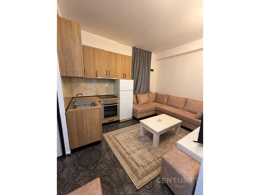 Apartament me qera 2+1+2 ne Don Bosko prane kishes kati 1 i nje vile buze rruge