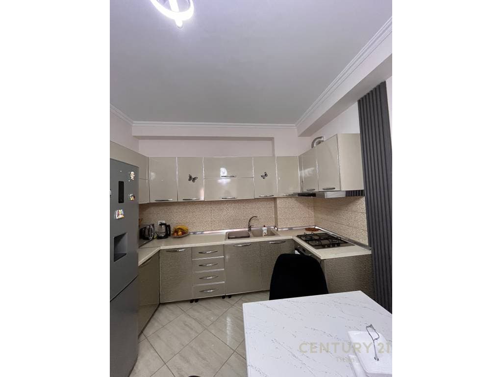 Shitet apartament modern 2+1+2 prane Bar Artistit, Astir! 4