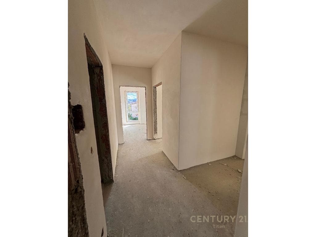Shitet Apartament 2+1 ne Paskuqan 4