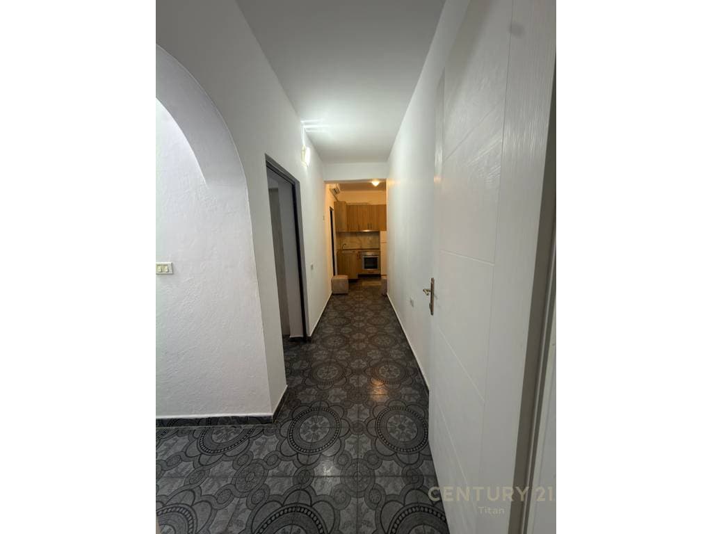 Apartament me qera 2+1+2 ne Don Bosko prane kishes kati 1 i nje vile buze rruge 3