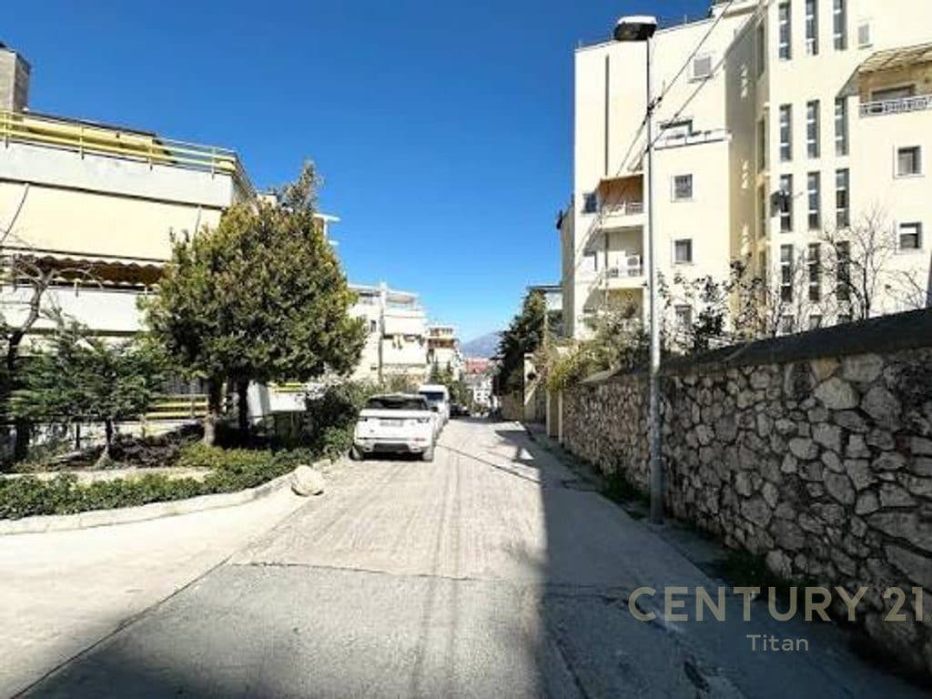 Shiten 4 apartamente te Liqeni i thate !