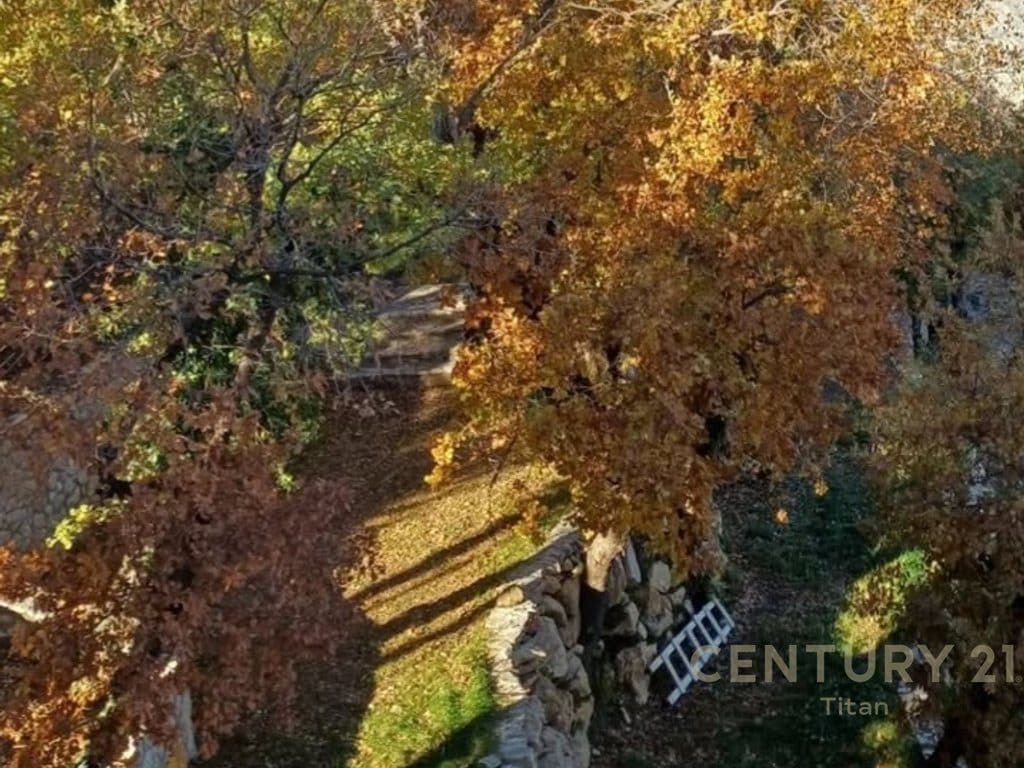 JEPET ME QERA BUJTINE, ME LARGESI 28KM NGA QENDRA E TIRANES!!! 2
