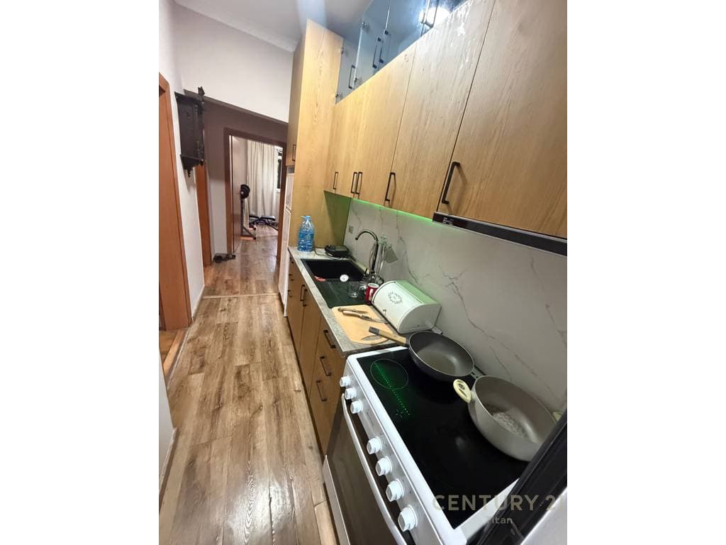 Shitet Apartament 2+1+2 ballkone te 21 Dhjetori 3