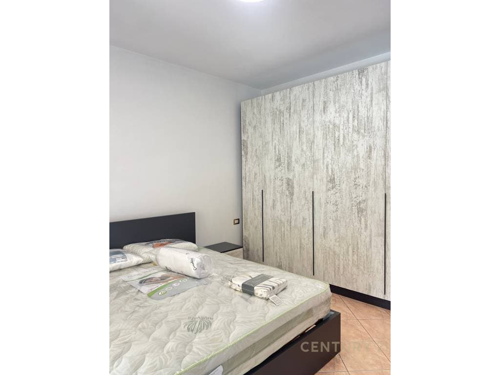 Apartament 3+1+2 tualete me qira te Zogu i Zi. 3
