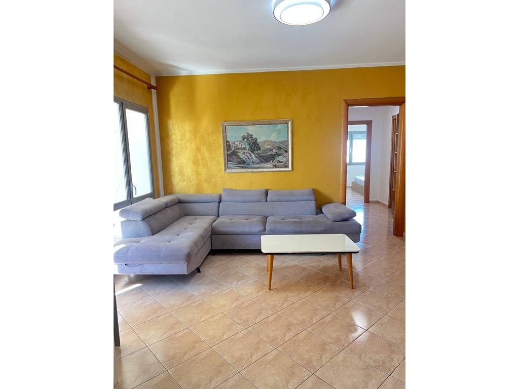 Apartament 3+1+2 tualete me qira te Zogu i Zi. 2