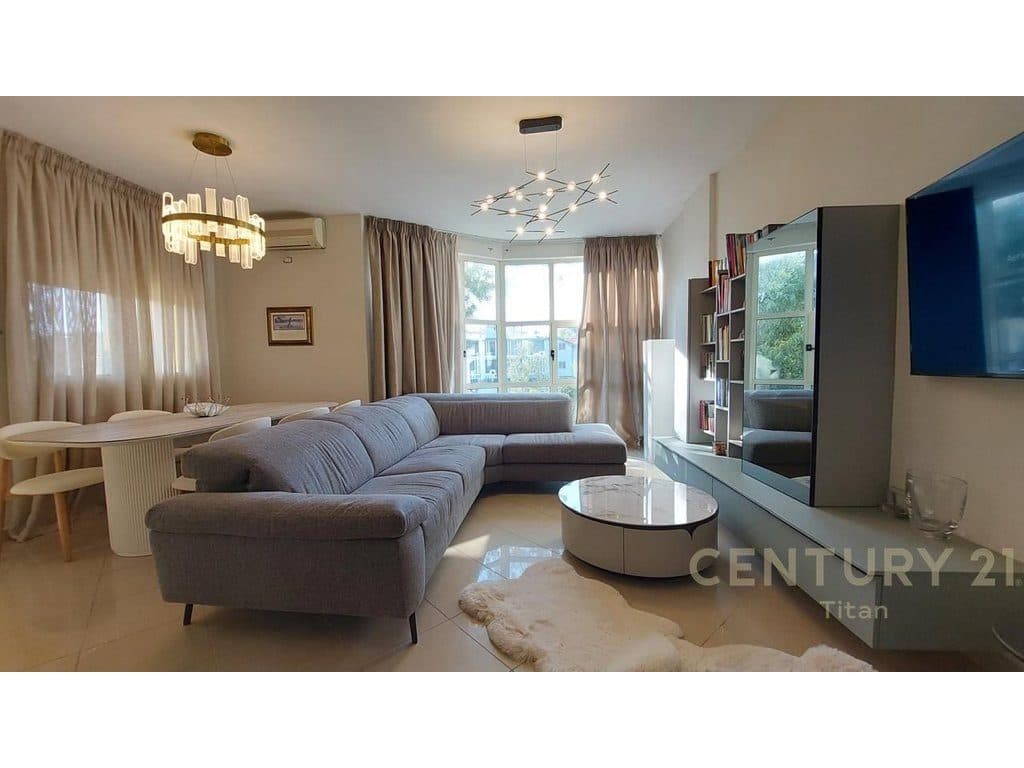 Shitet apartament 2+1 te Mali i Robit