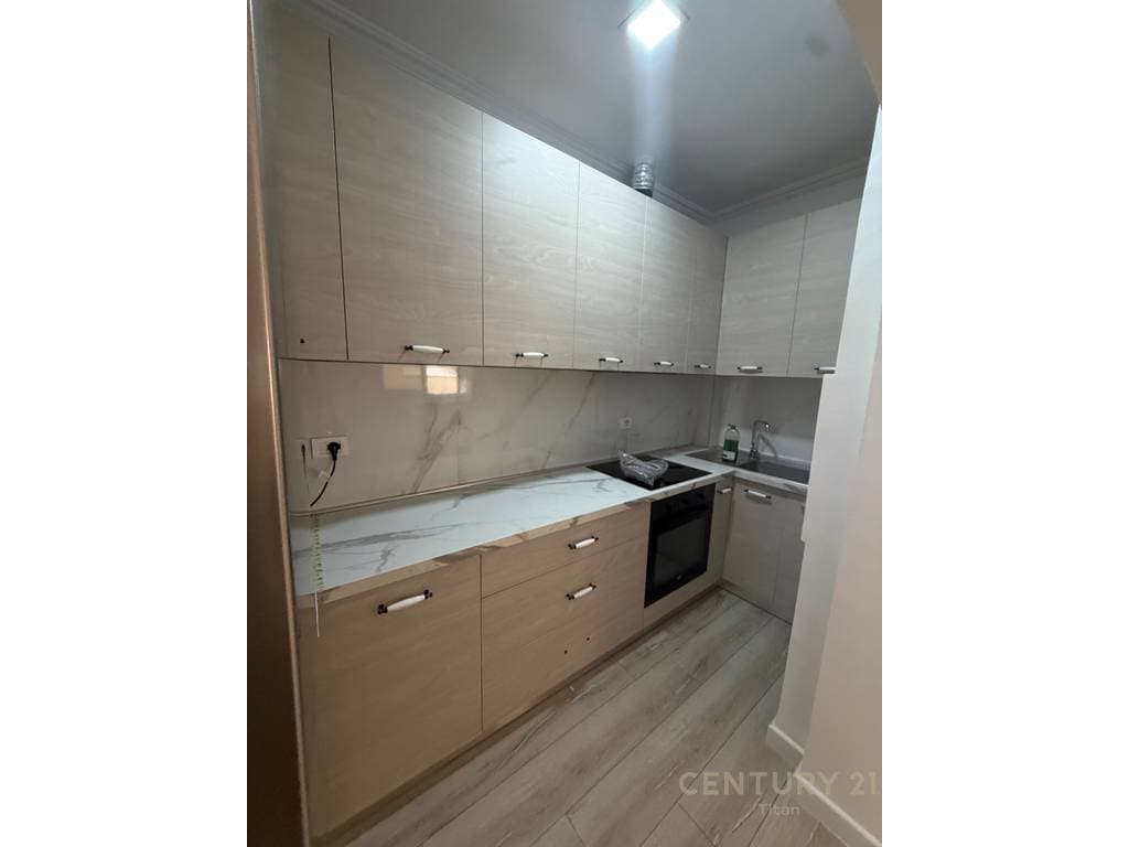 Apartament 1+1 me qera ne kryqezim te 21 Dhjetori❗️ 4