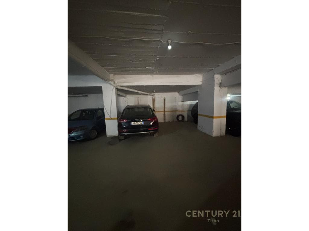 Shiten 3 Poste Parkimi ne Astir
