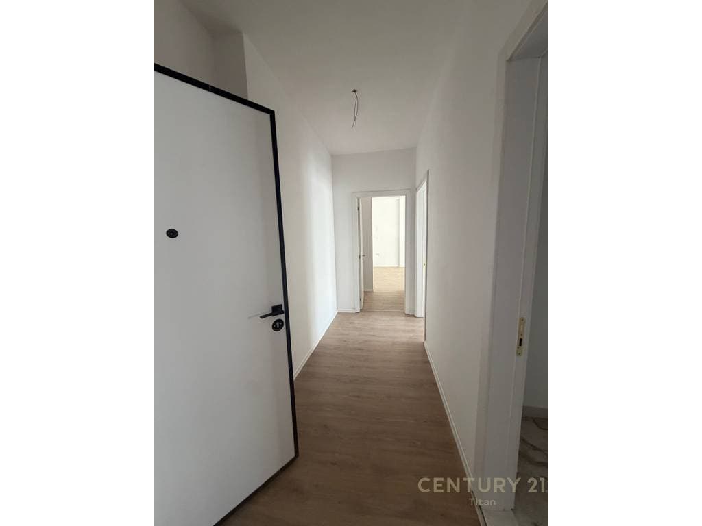 Apartament 2+1+ballkon ne shitje tek White Crown Residence ne Kamez 4