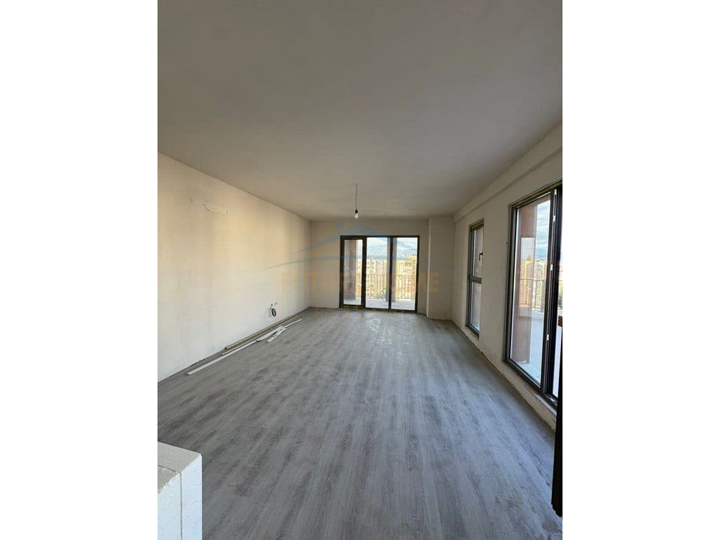 Shitet, Apartament 2+1+2 Verandë, Rruga Dritan Hoxha 2