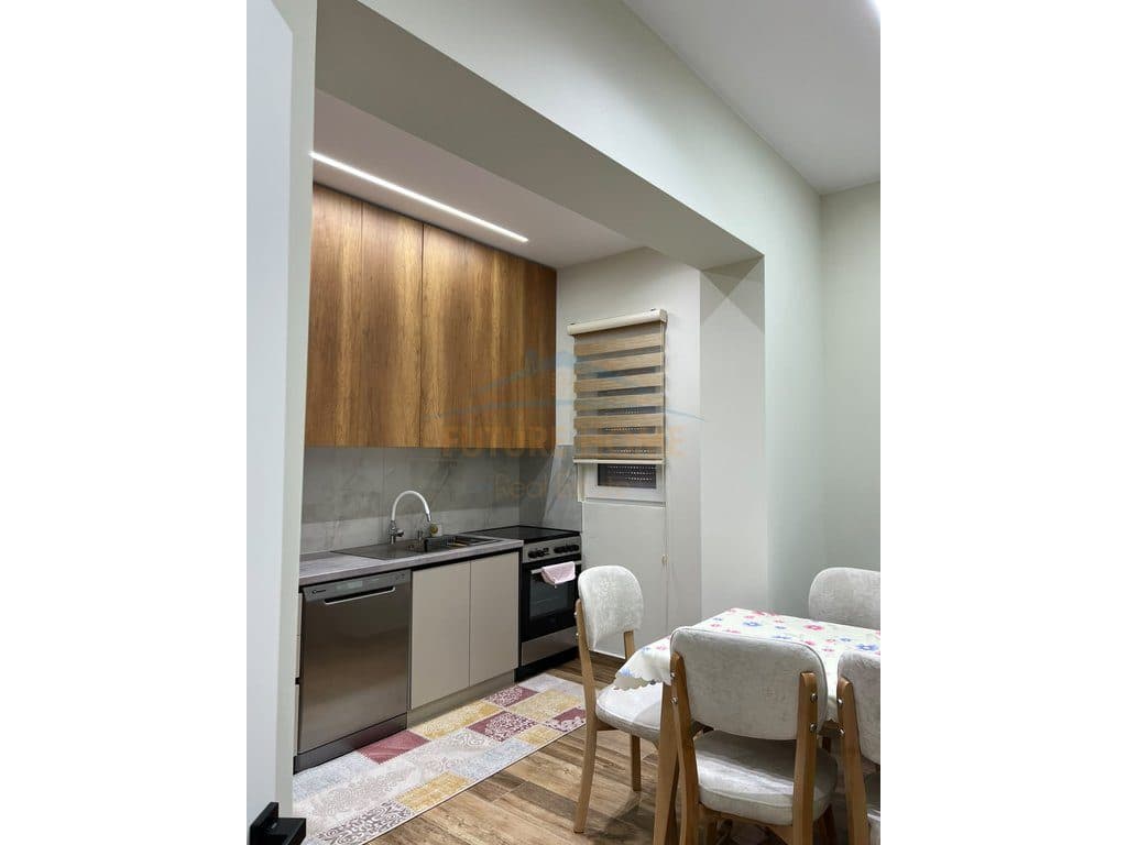 Qera, Apartament 2+1+2 Poste parkimi, Bulevardi Bajram Curri, Tirane 2
