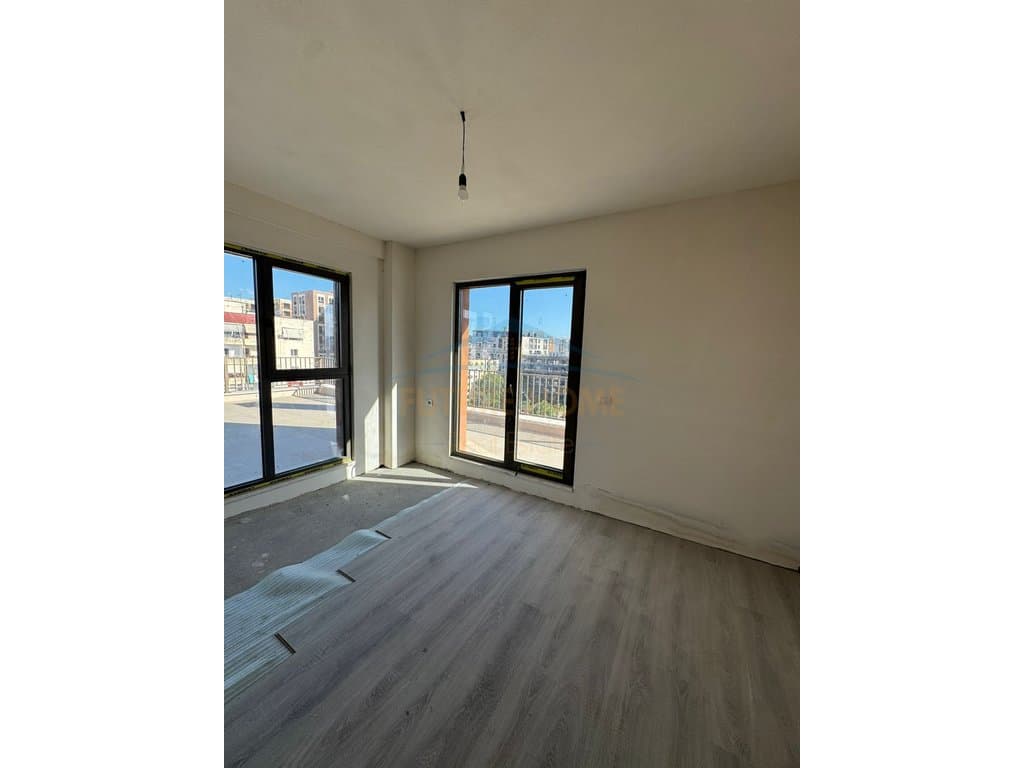 Shitet, Apartament 2+1+2 Verandë, Rruga Dritan Hoxha