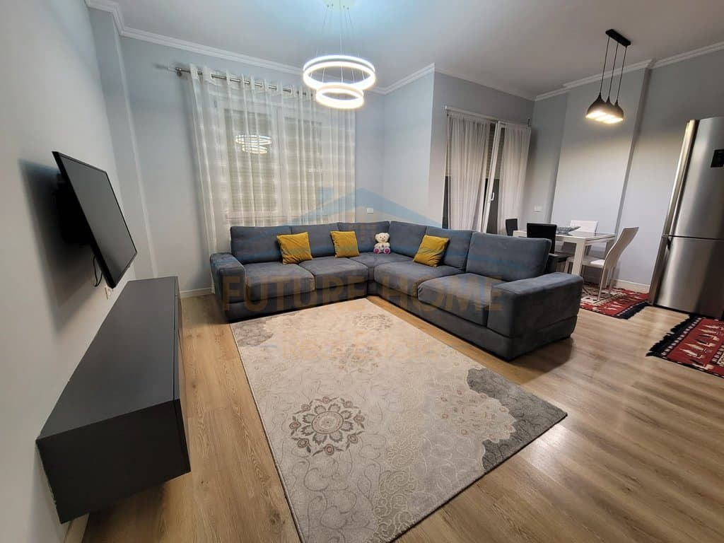 Qera, Apartament 2+1+2, Rruga 5 Maji, Tiranë