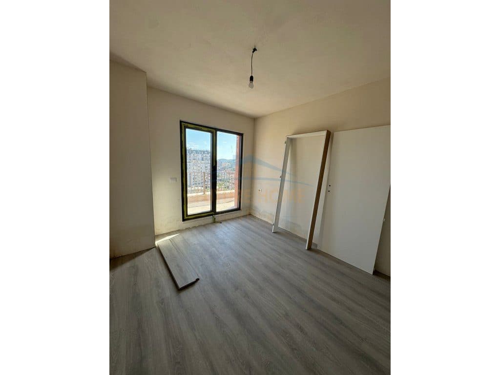 Shitet, Apartament 2+1+2 Verandë, Rruga Dritan Hoxha 3